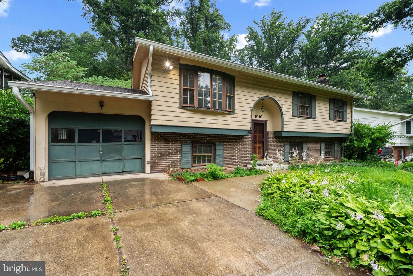 1010 Rosemere Avenue photo 2