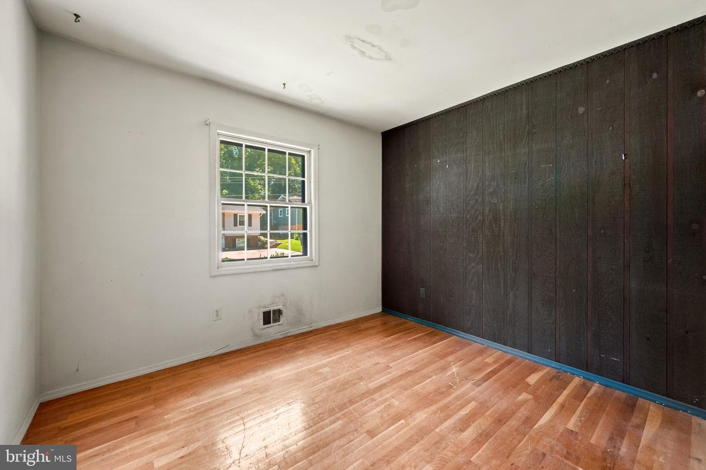 1010 Rosemere Avenue photo 9