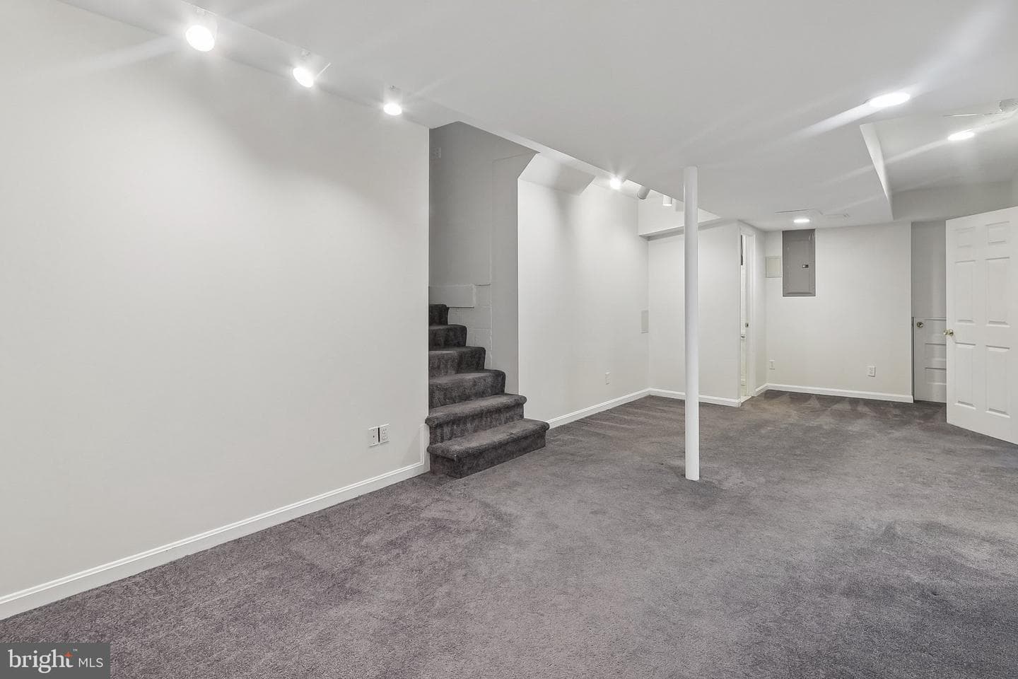 5719 Newington Road photo 46