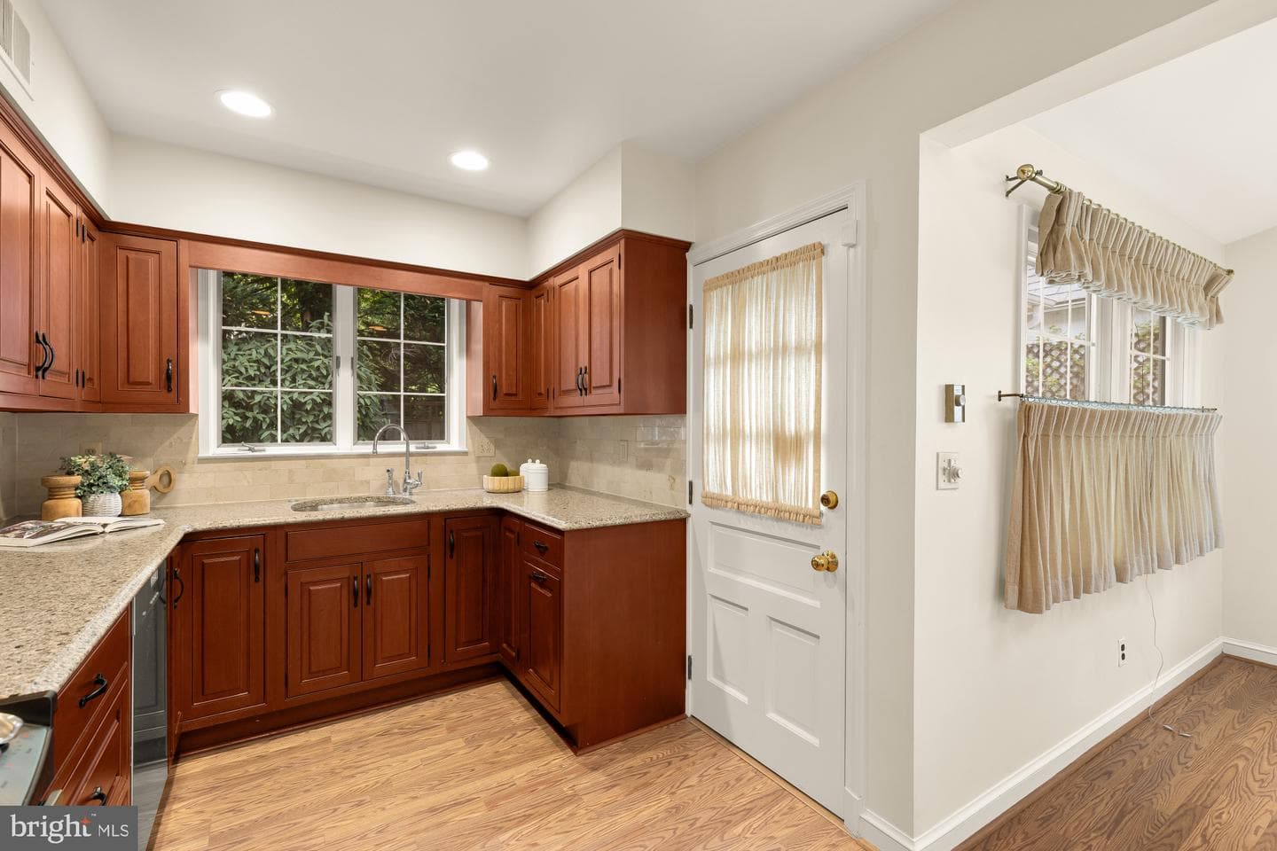 7822 Moorland Lane photo 27