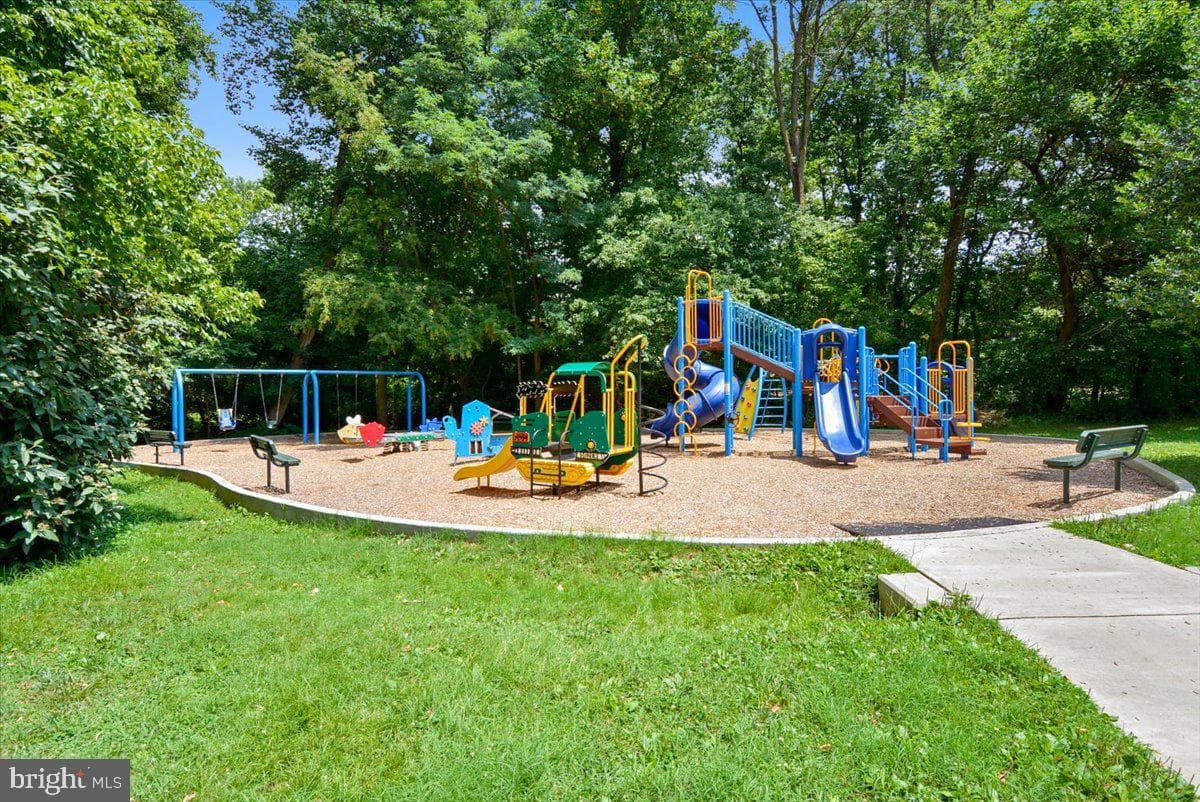 315 Circle Avenue photo 97