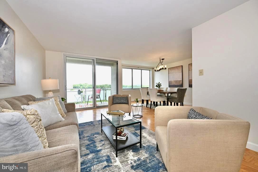 10201 Grosvenor Place #1220 photo 8