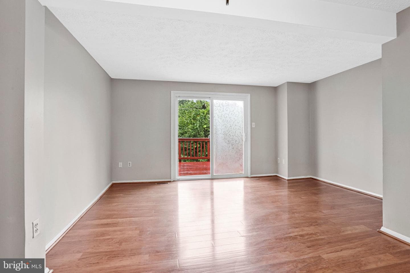 2837 Shepperton Terrace photo 11