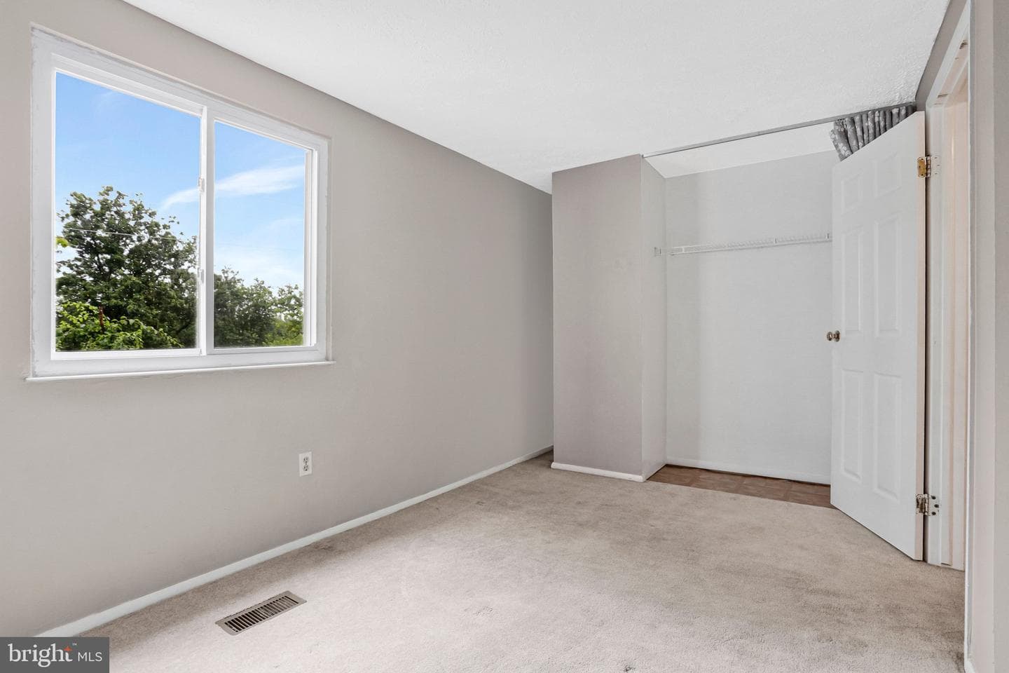 2837 Shepperton Terrace photo 18