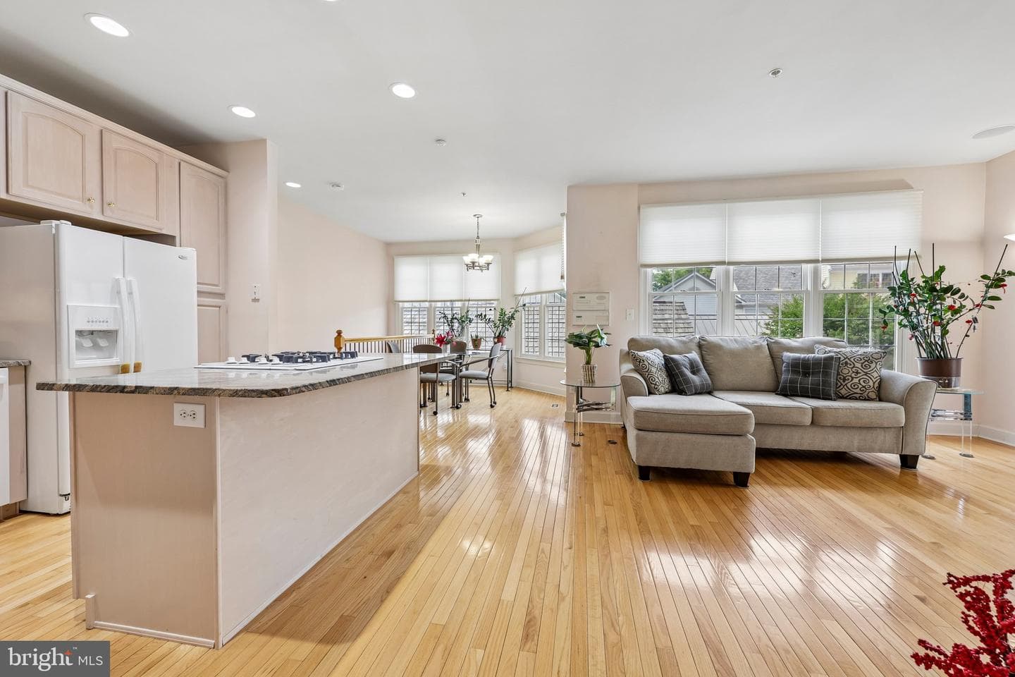 331 Alfandre Street photo 10