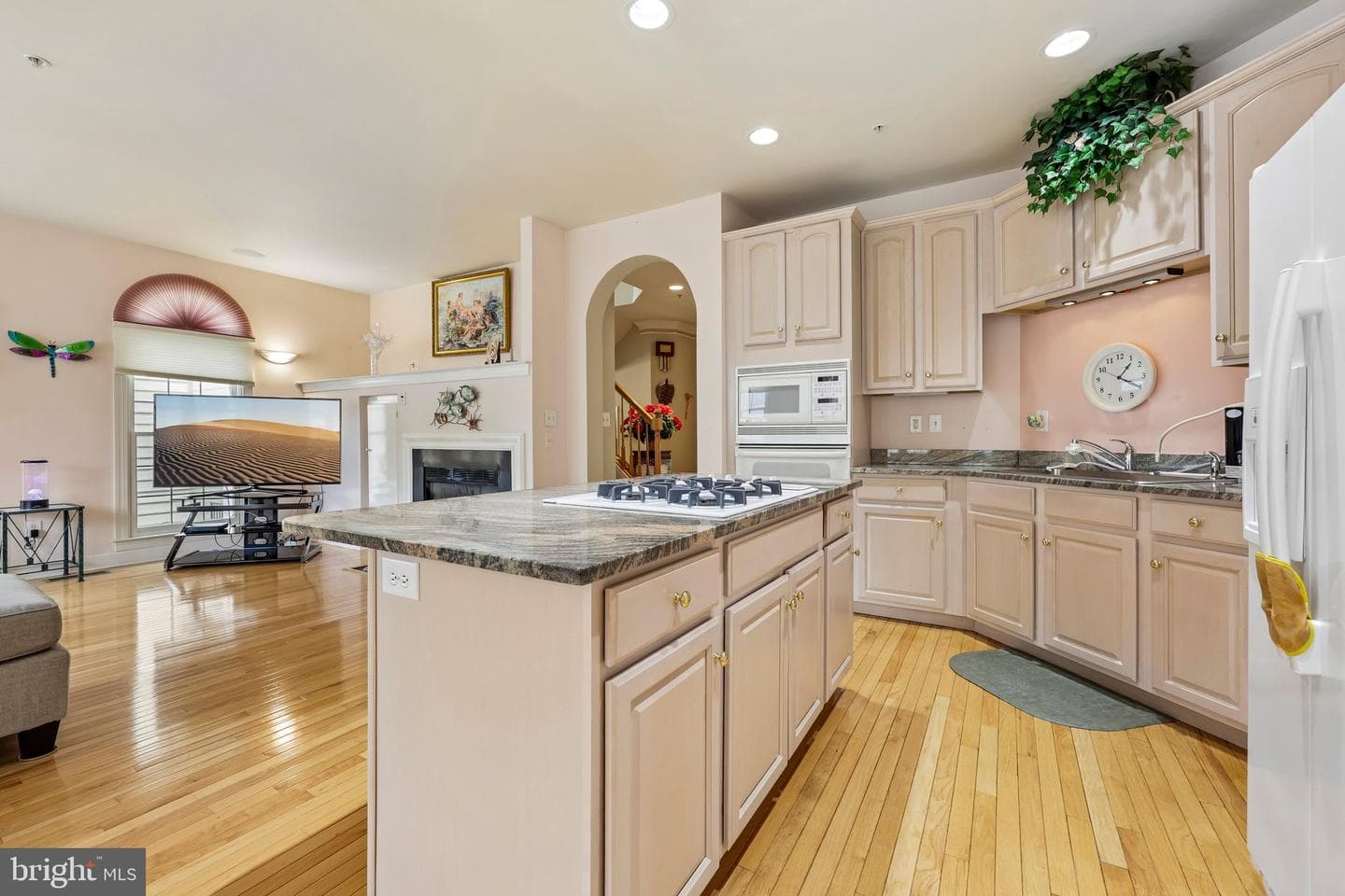 331 Alfandre Street photo 9