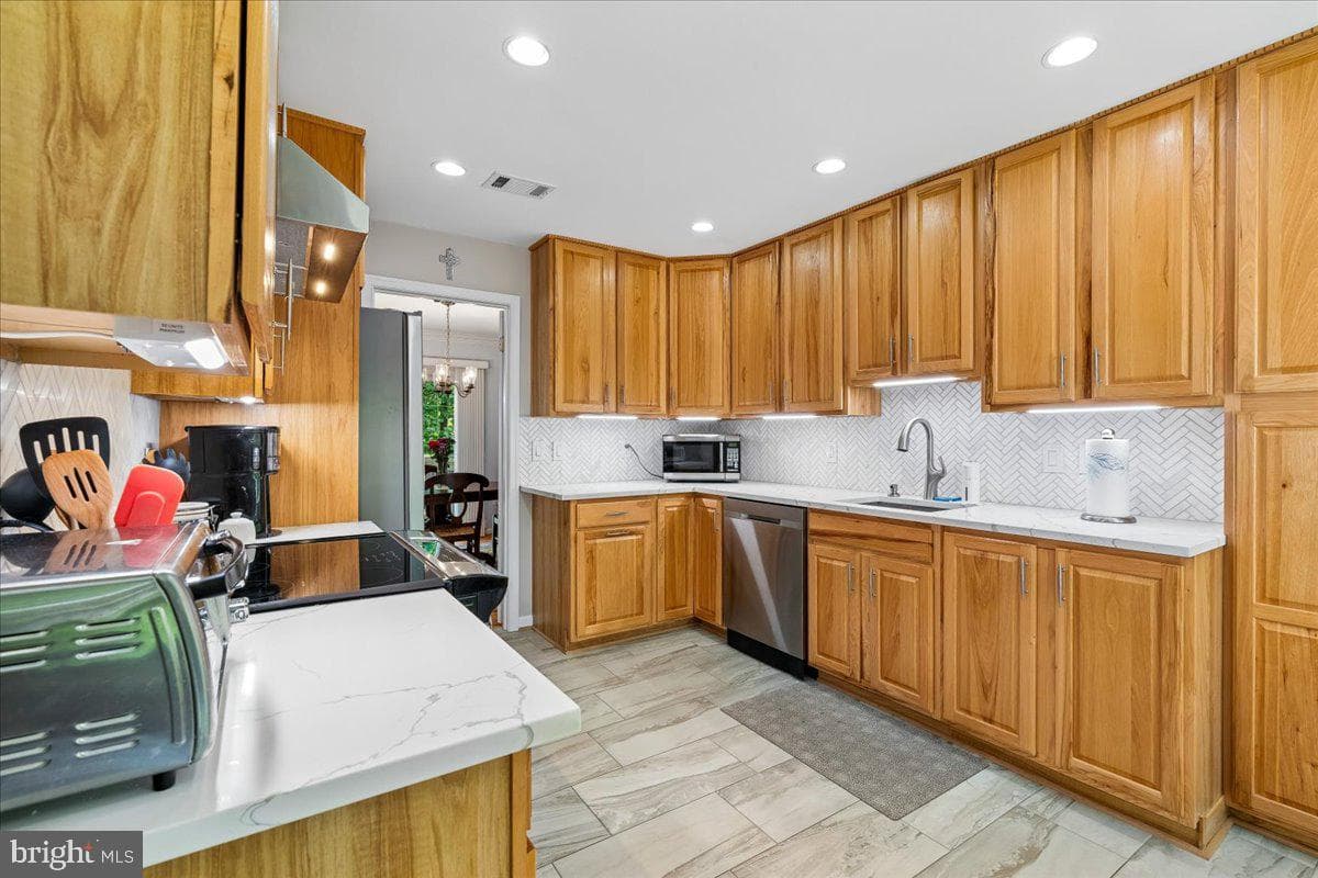 25 Tivoli Lake Court photo 32