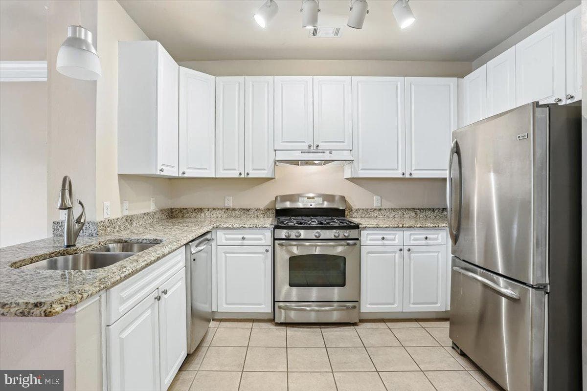 501 Hungerford Drive #105 photo 6