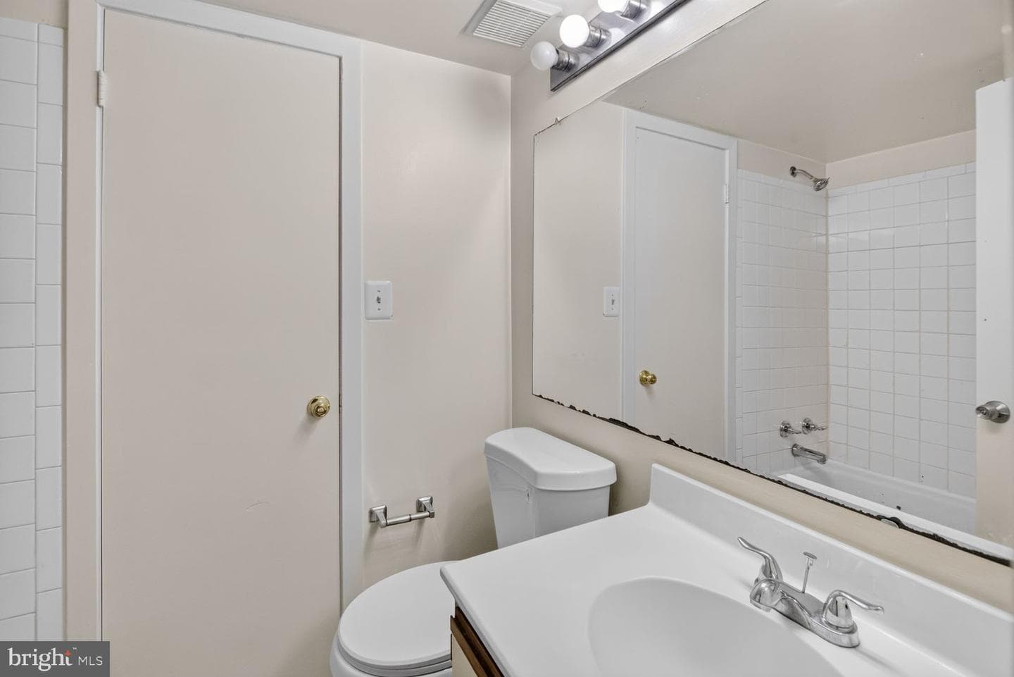 18430 Bishopstone Court #305 photo 21