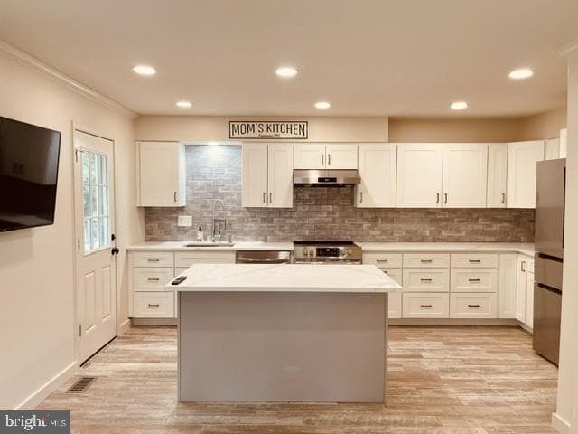 1016 Windrush Lane photo 4