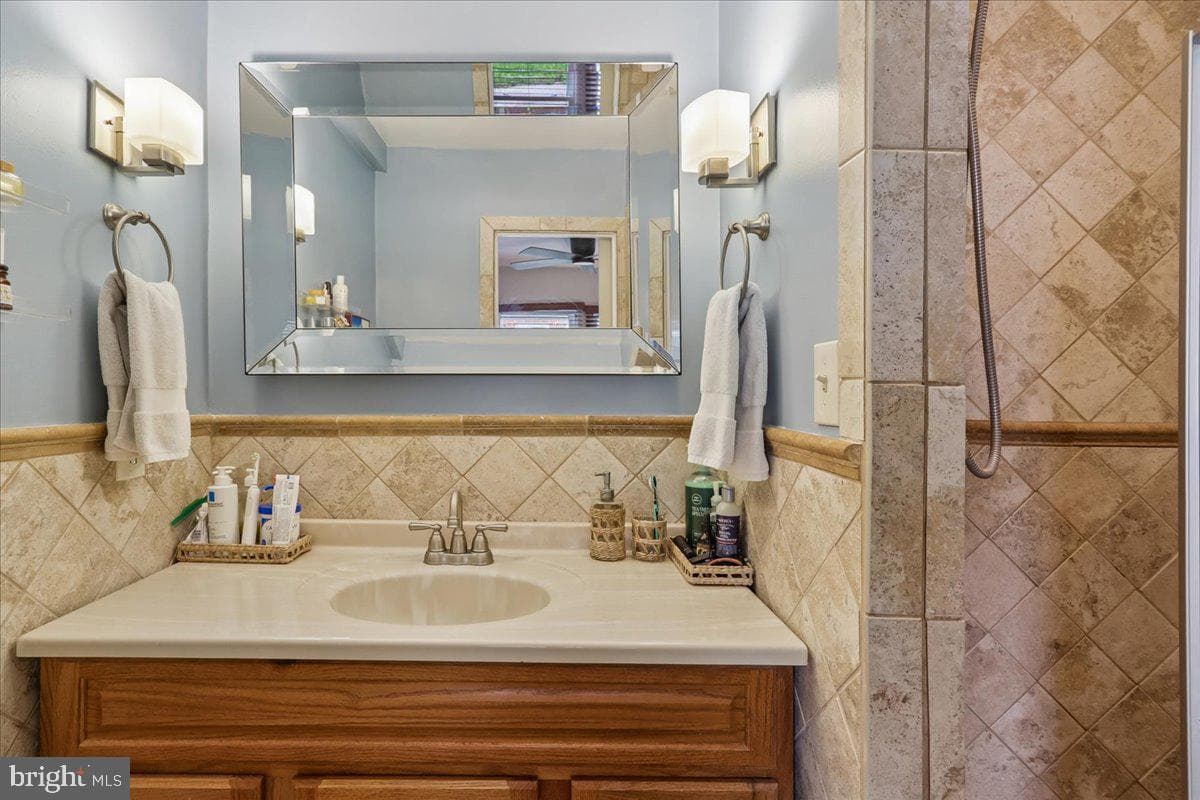 10123 Capitol View Avenue photo 8