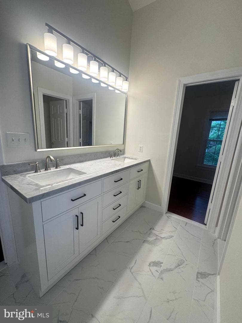 125 Mission Drive photo 4
