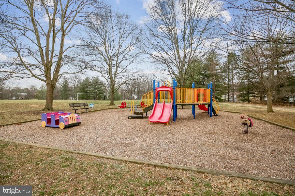 11 Teaneck Court photo 24