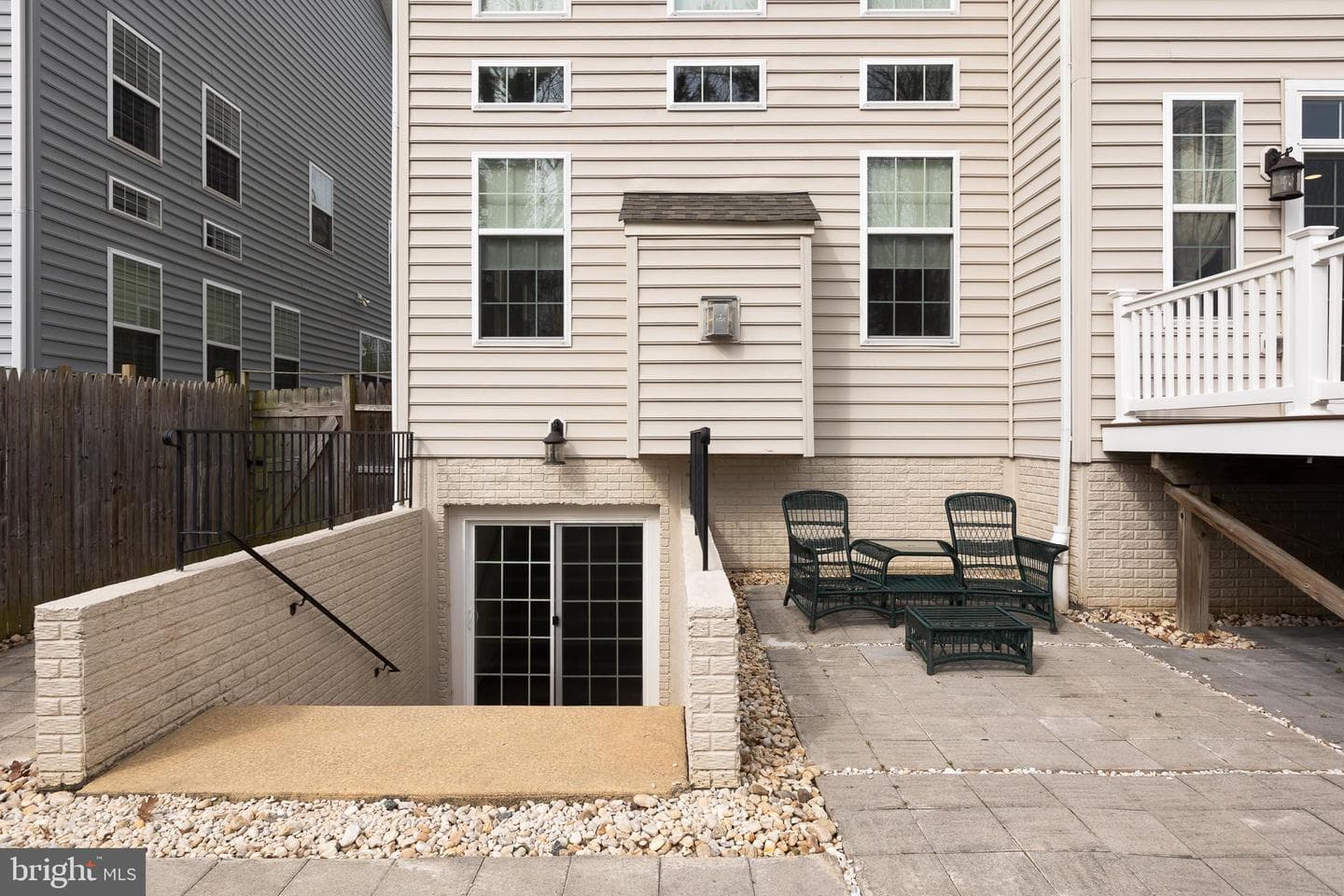 215 N Van Buren Street photo 94