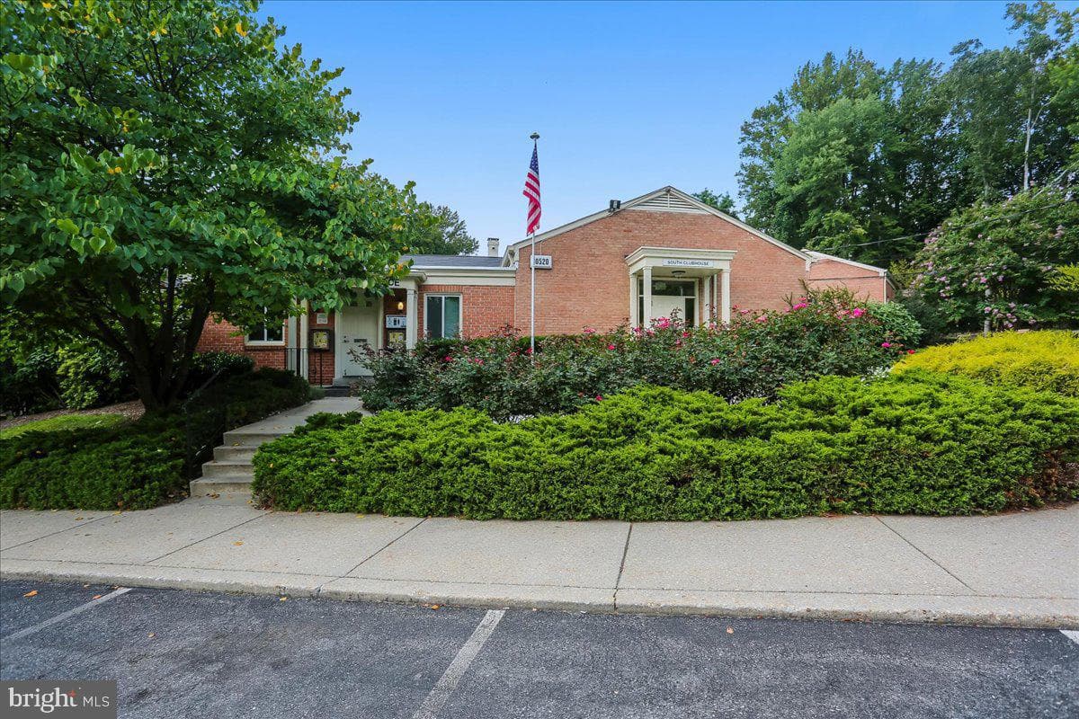 10518 Weymouth Street #102 photo 24