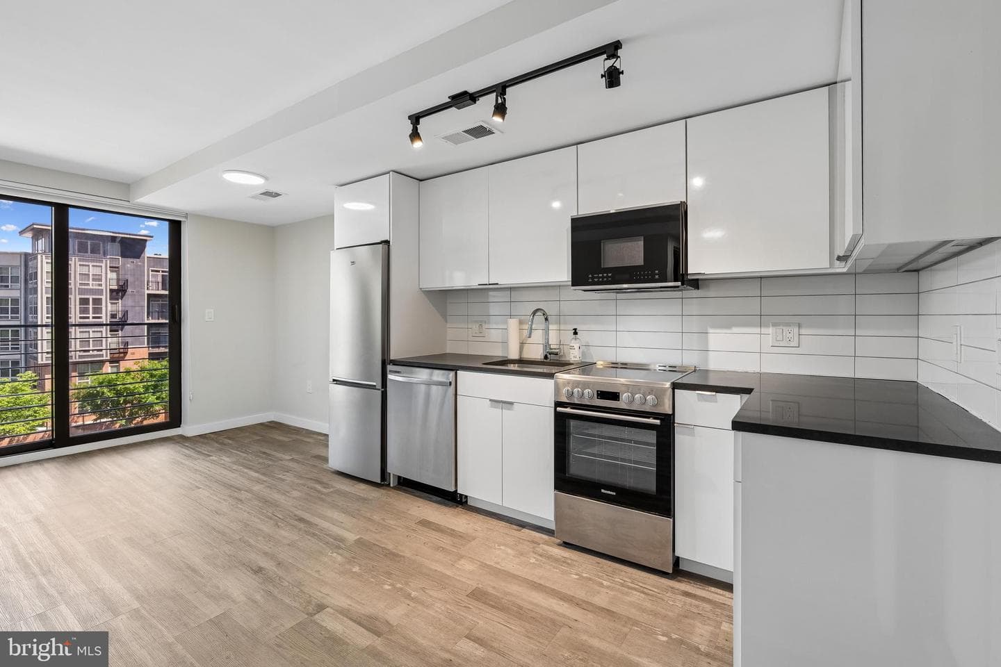 700 Roeder Road #401 photo 11