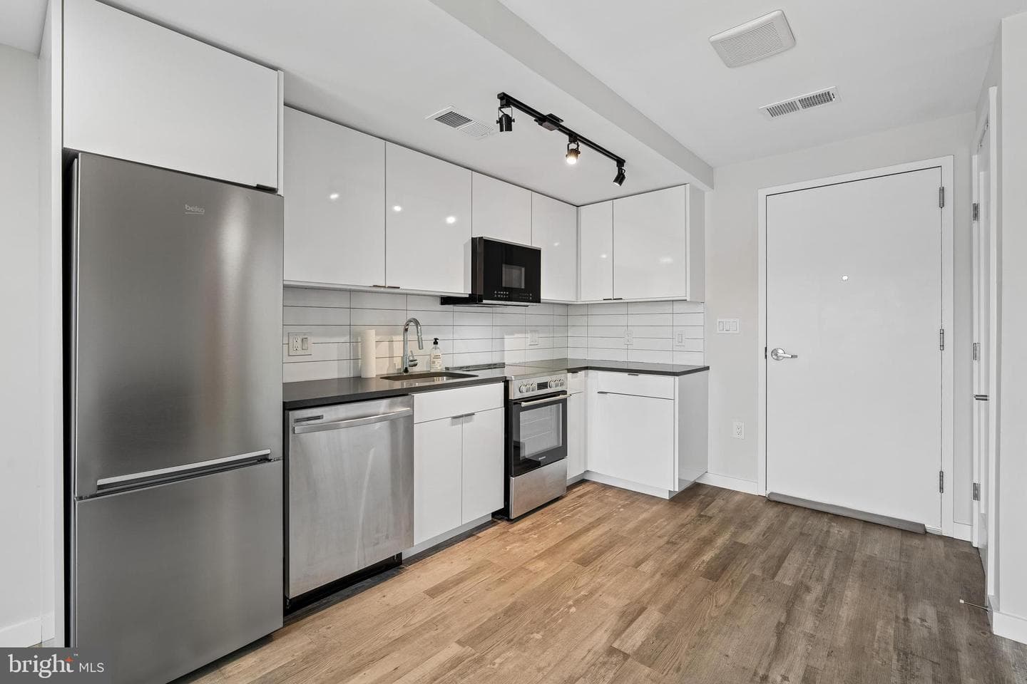 700 Roeder Road #401 photo 13
