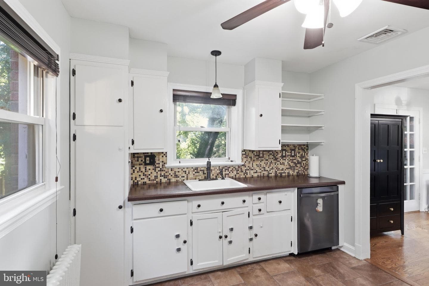 10211 Sutherland Road photo 11