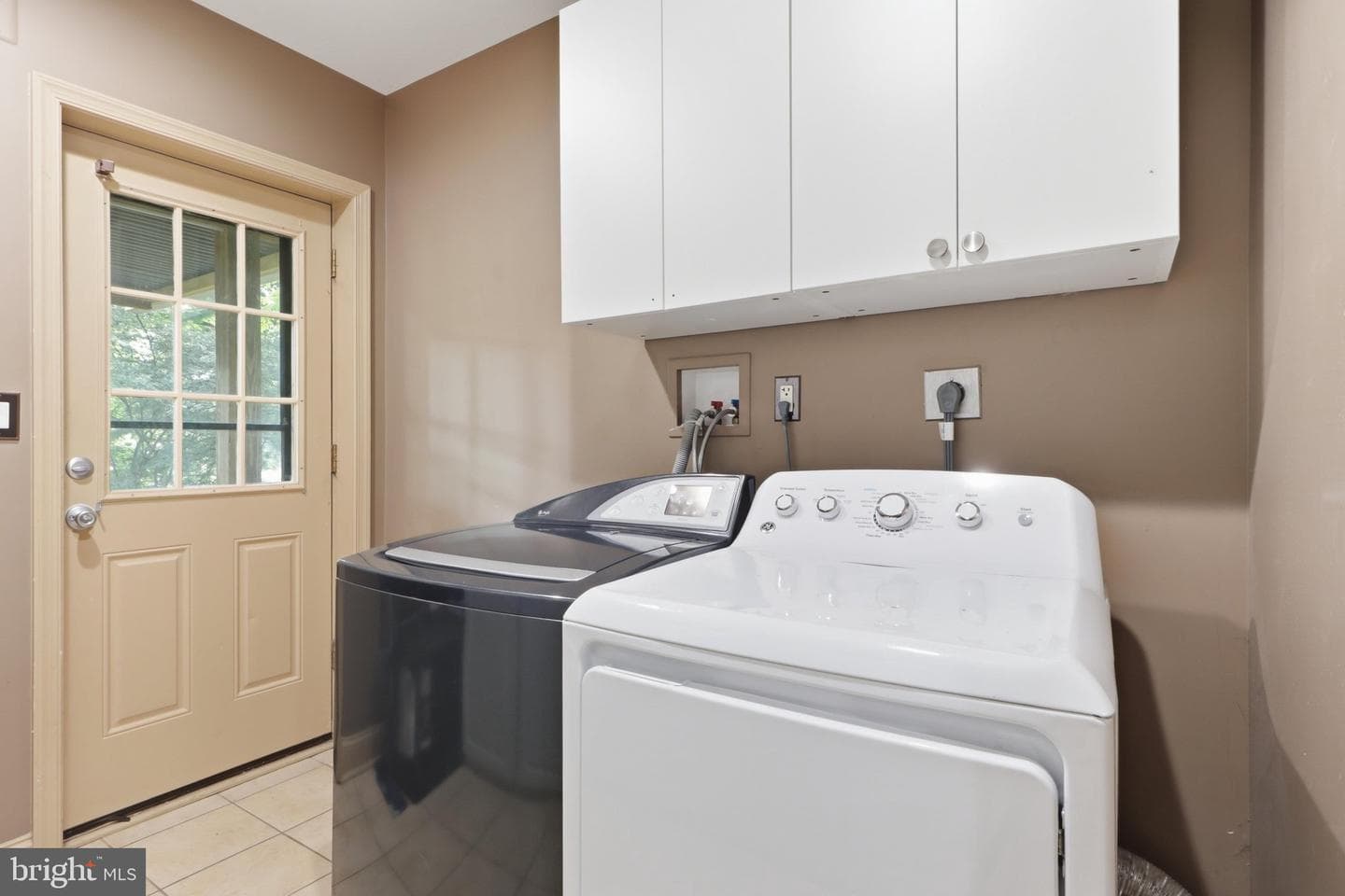 10211 Sutherland Road photo 24