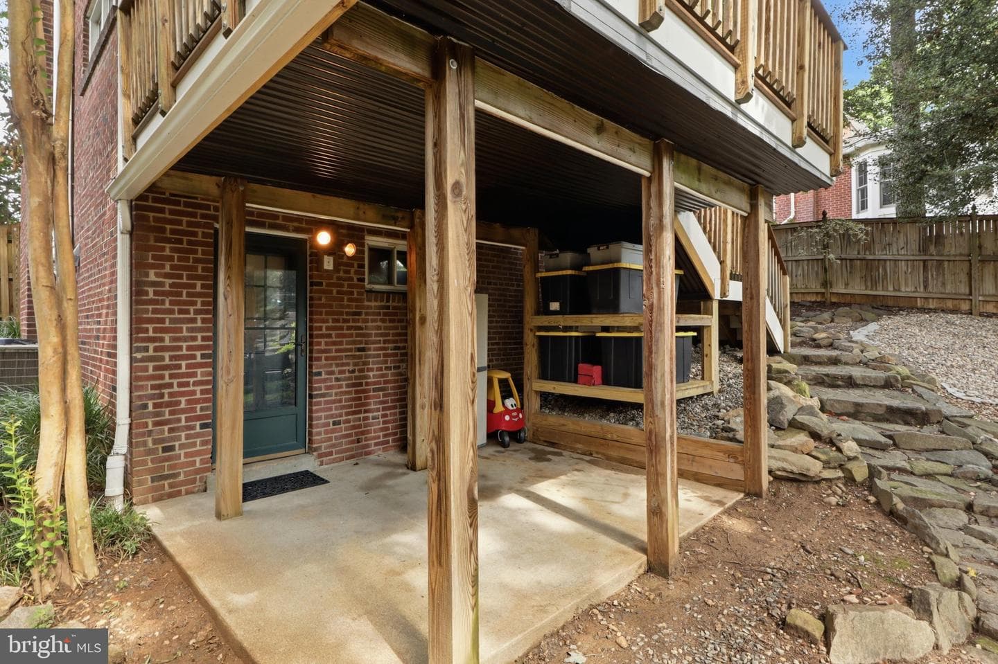 10211 Sutherland Road photo 28