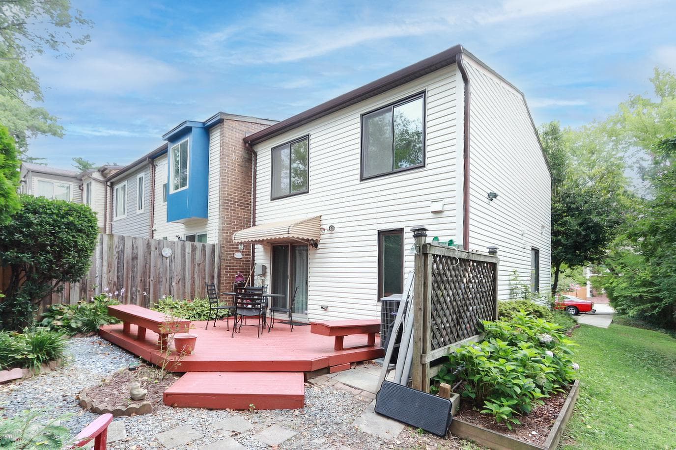 10704 Lester Street photo 3