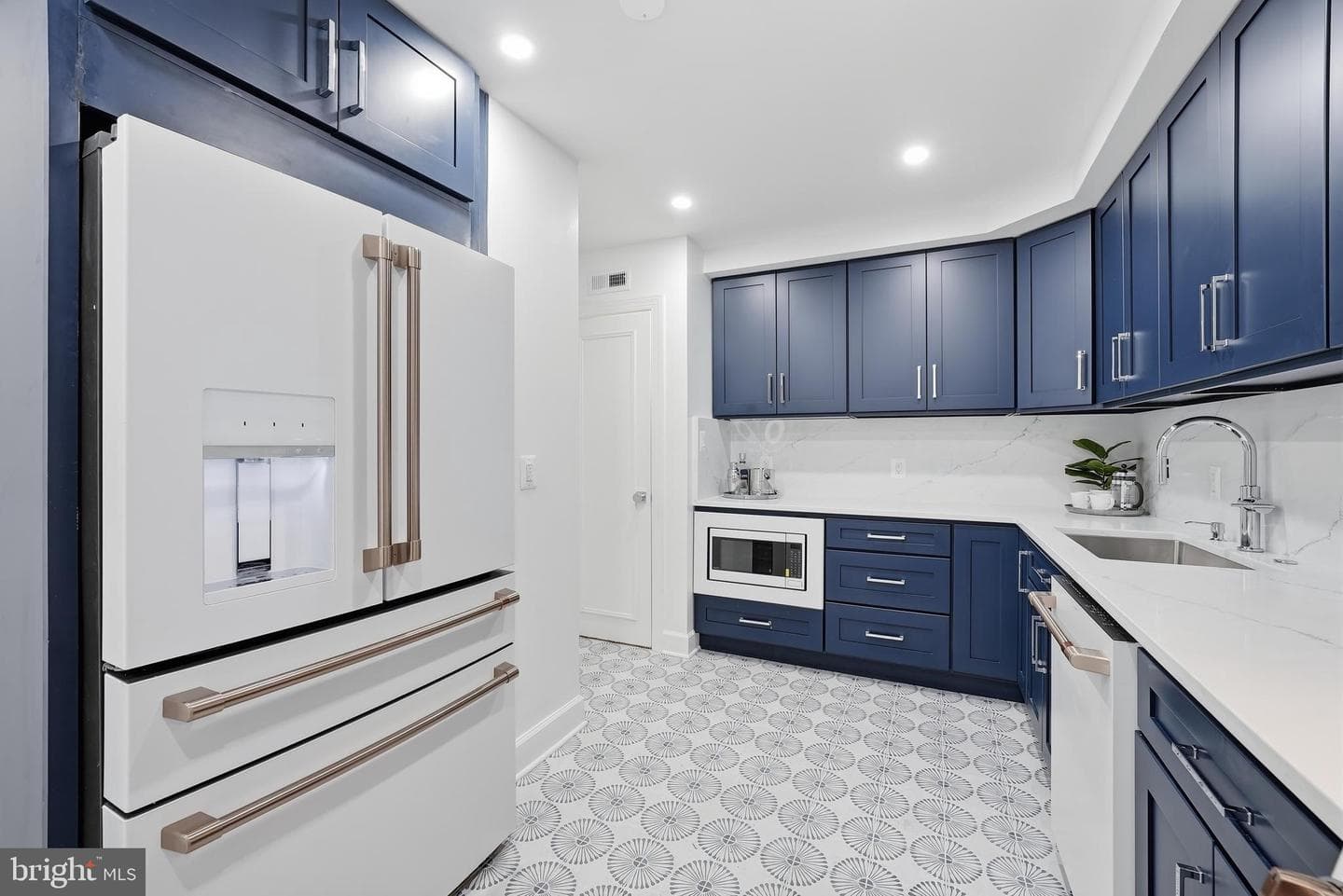 4550 N Park Avenue #807 photo 9