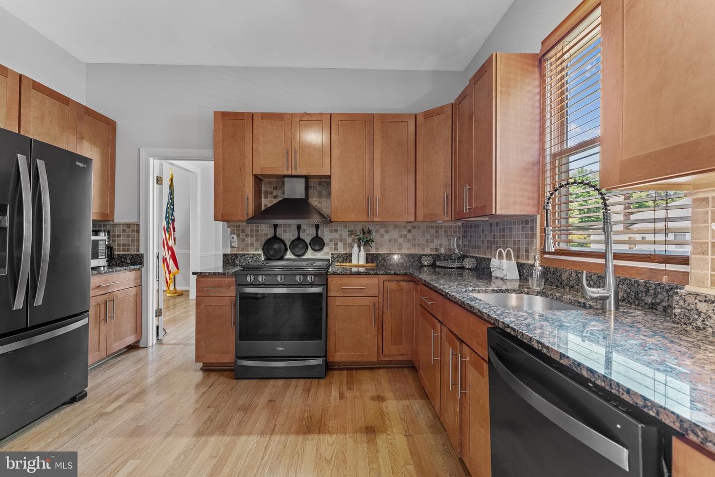 11906 Claridge Road photo 6