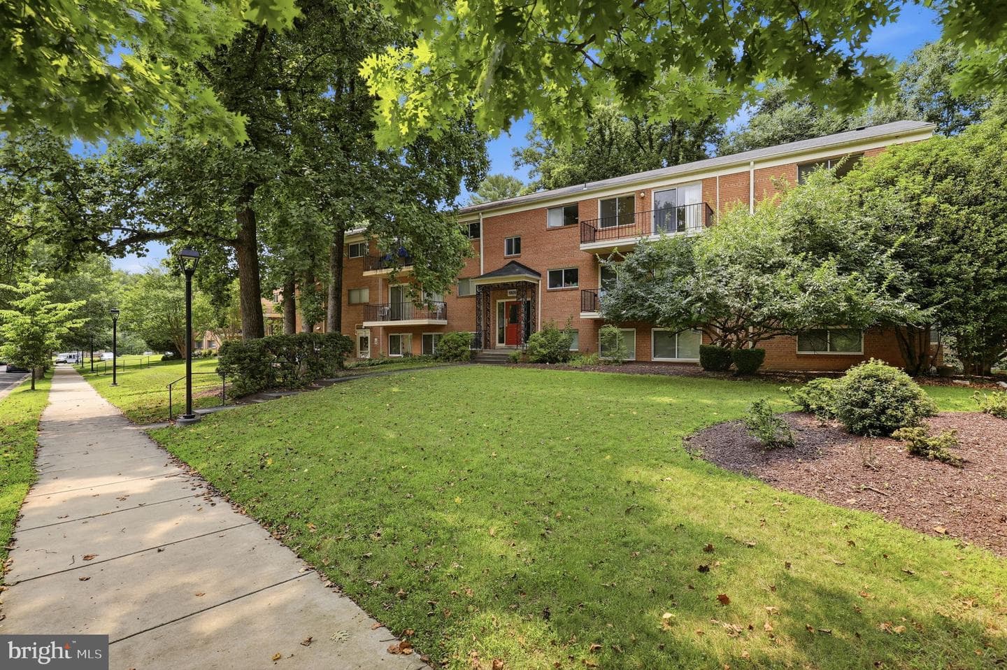 10626 Weymouth Street #101 photo 20