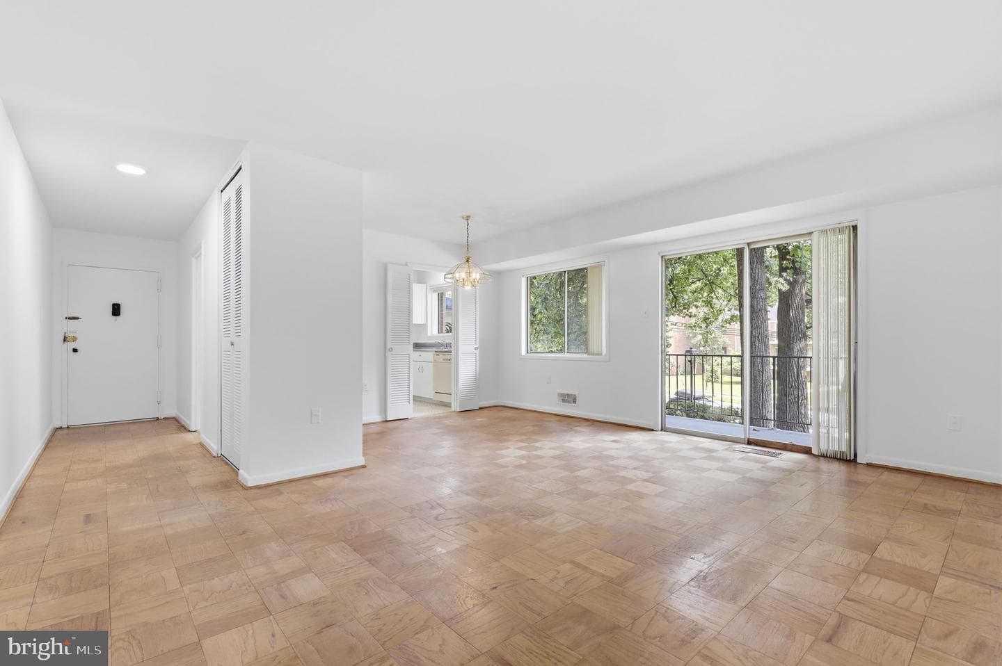 10626 Weymouth Street #101 photo 6