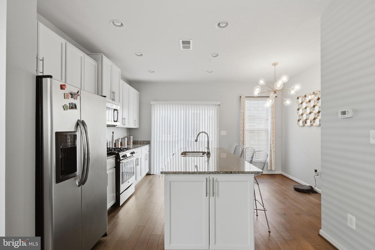 120 Prado #2301 photo 3
