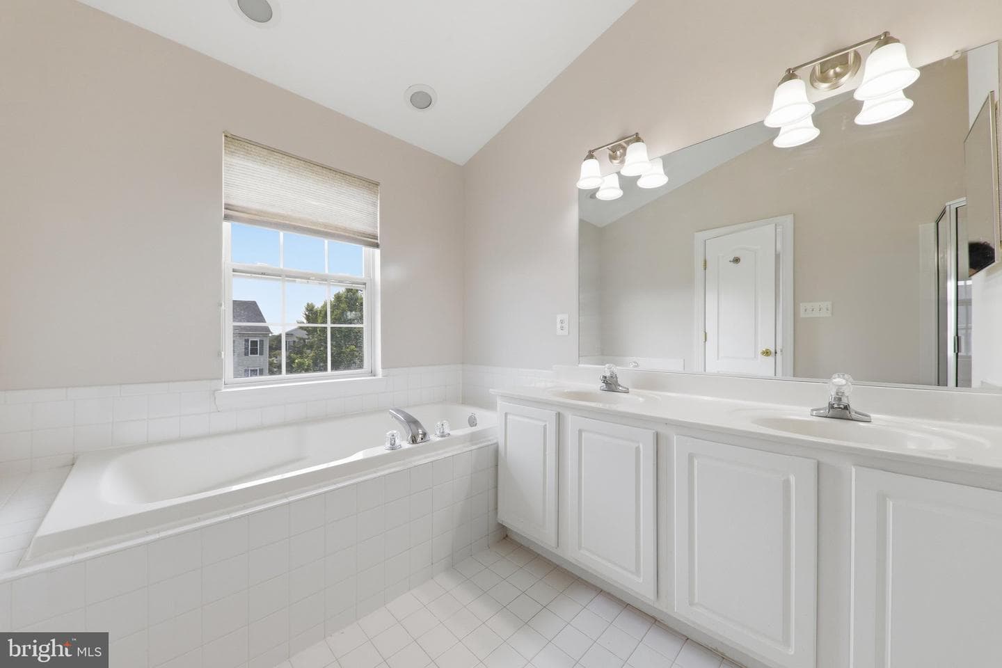 152 Mill Green Avenue #200 photo 32