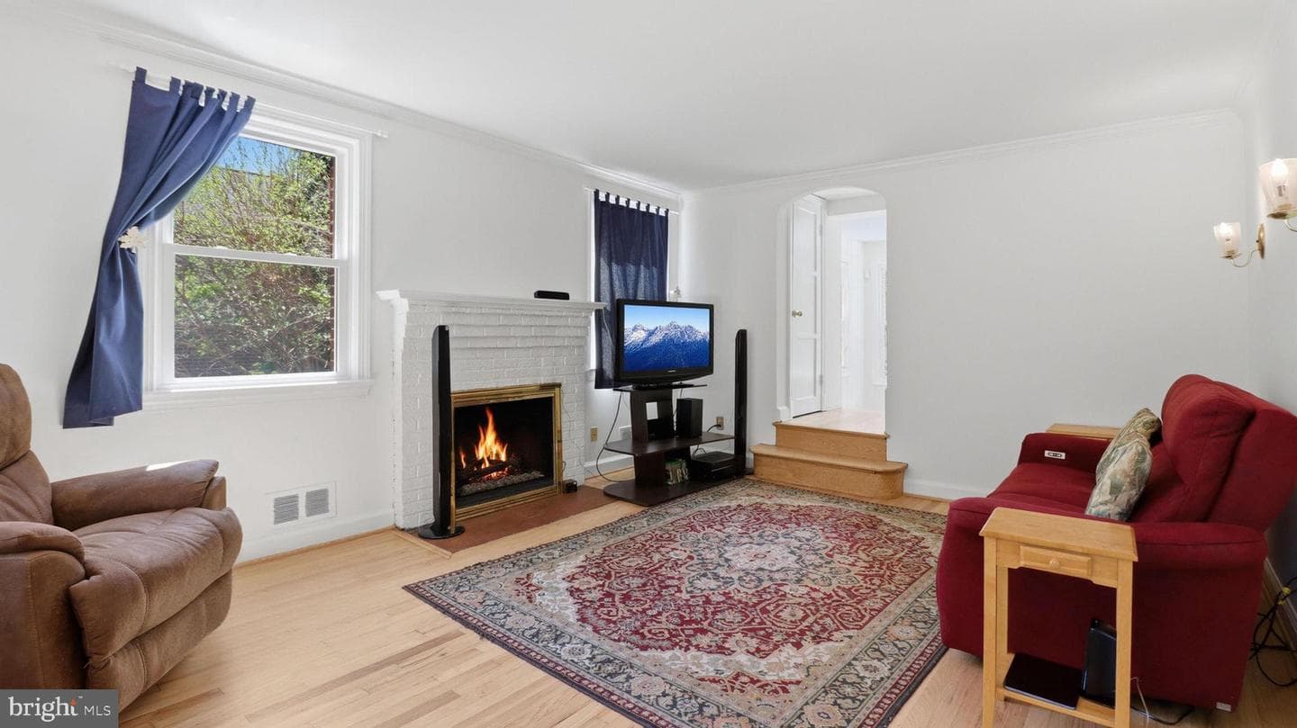 11708 Galt Avenue photo 9
