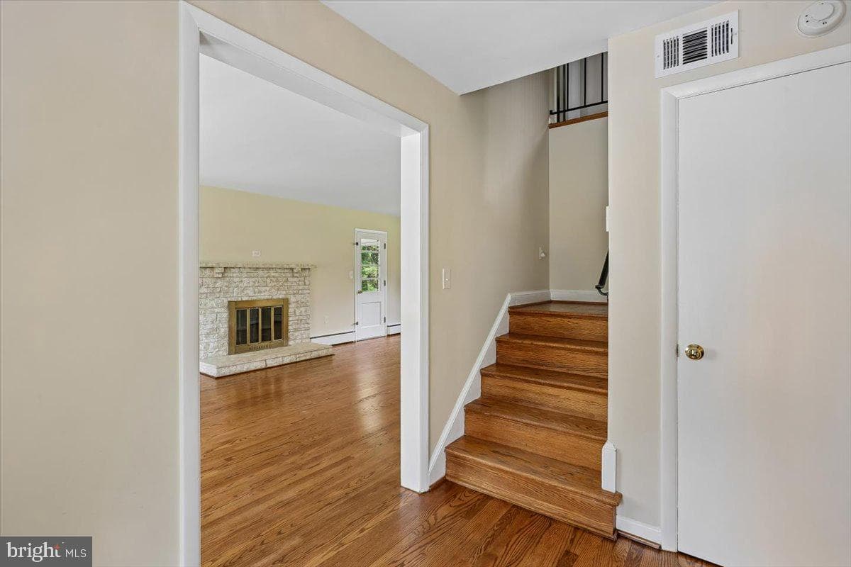 14811 Springfield Road photo 8