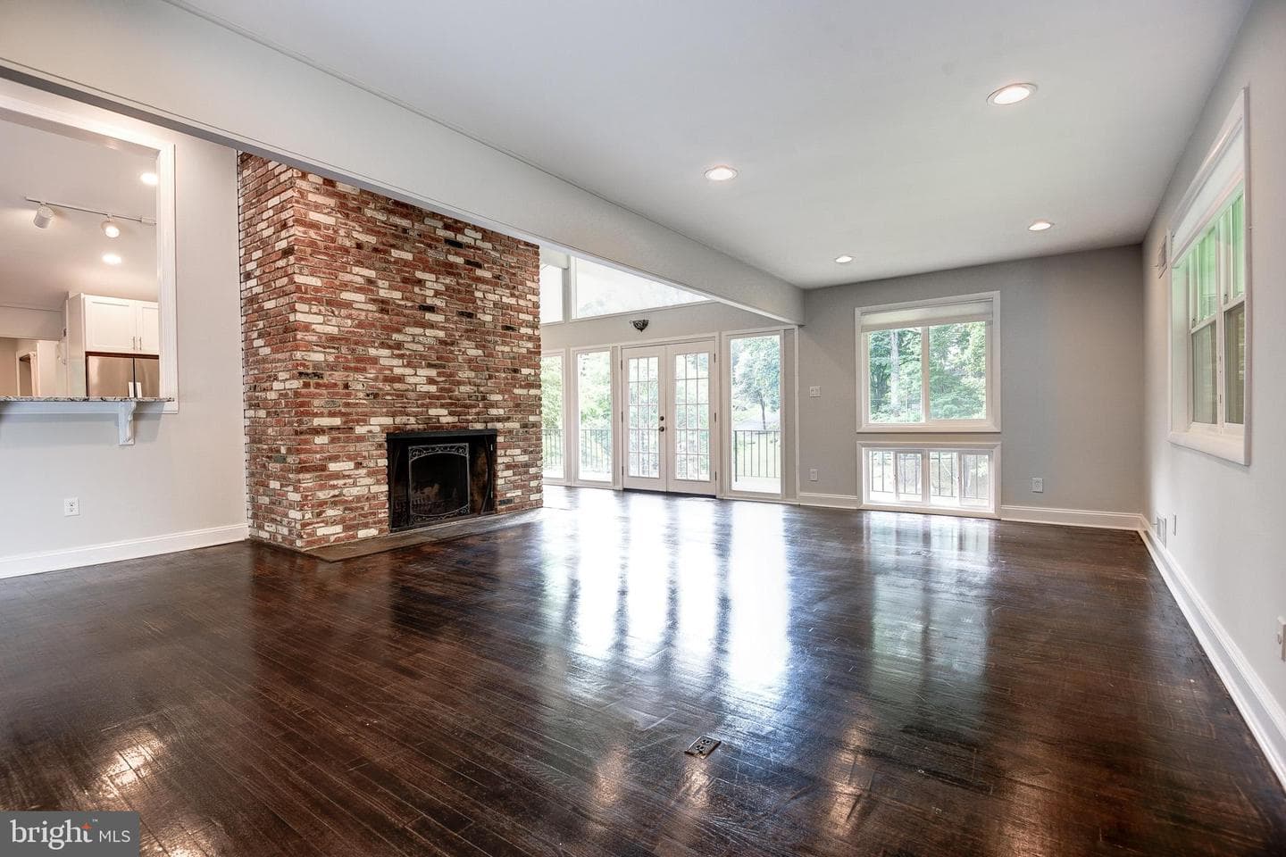 6900 Heatherhill Road photo 7
