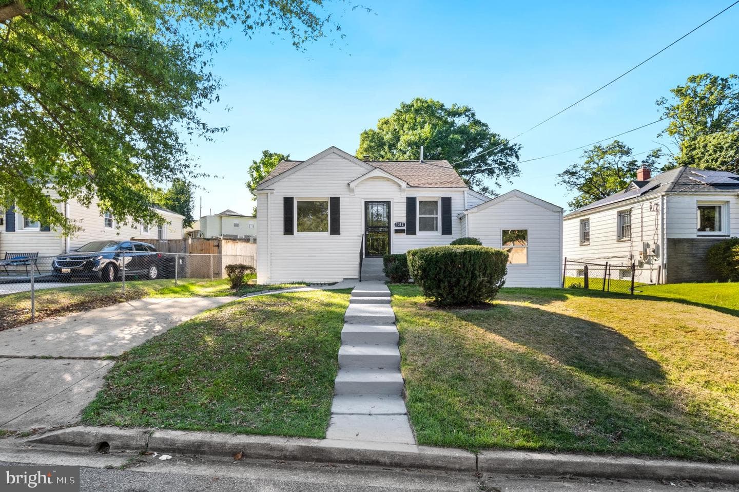 1312 Dunbar Oaks Drive photo 2