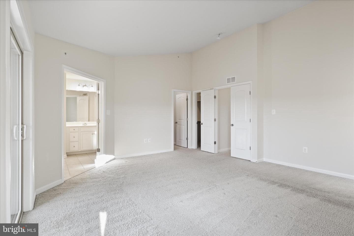 2633 Campus Way N photo 22