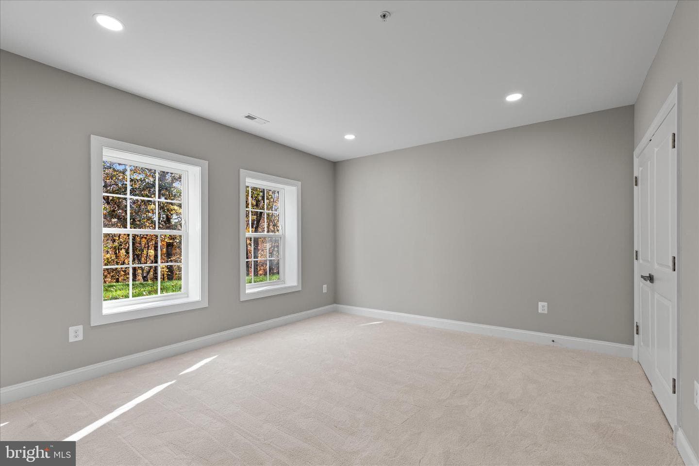 200 Lismore Drive photo 41