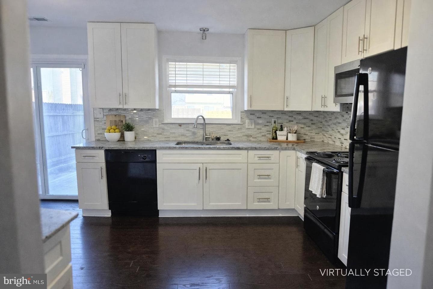 2263 Prince Of Wales Court photo 10