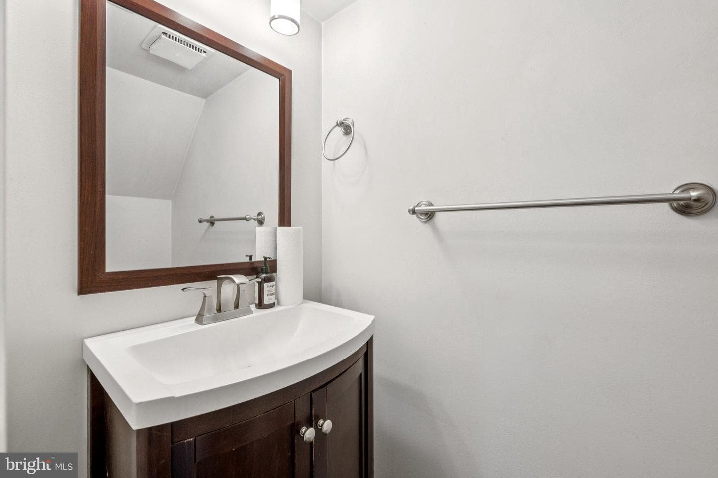 2263 Prince Of Wales Court photo 12