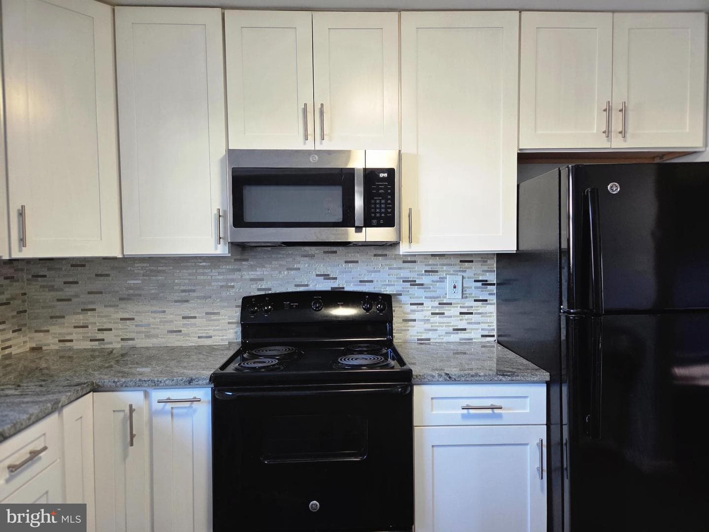 2263 Prince Of Wales Court photo 5