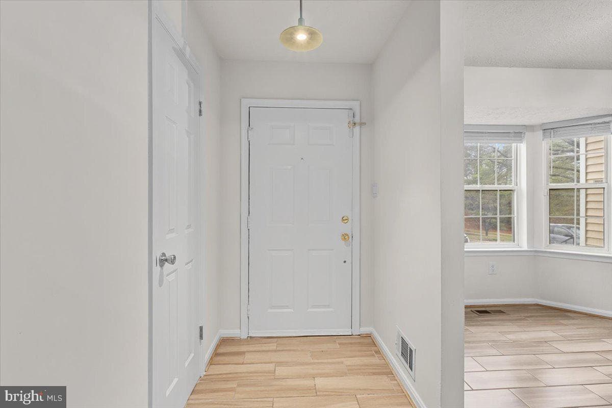 7308 Frankfort Court photo 2