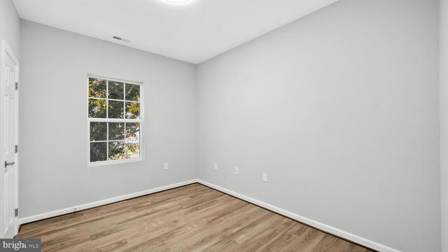 921 Balboa Avenue photo 14