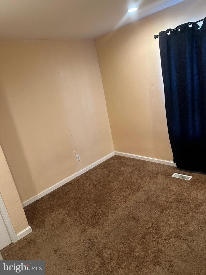 600 Goldleaf Avenue photo 4