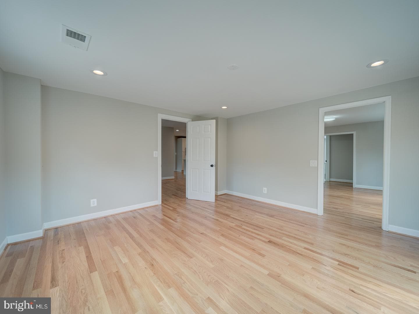11800 Crestwood Avenue S photo 24