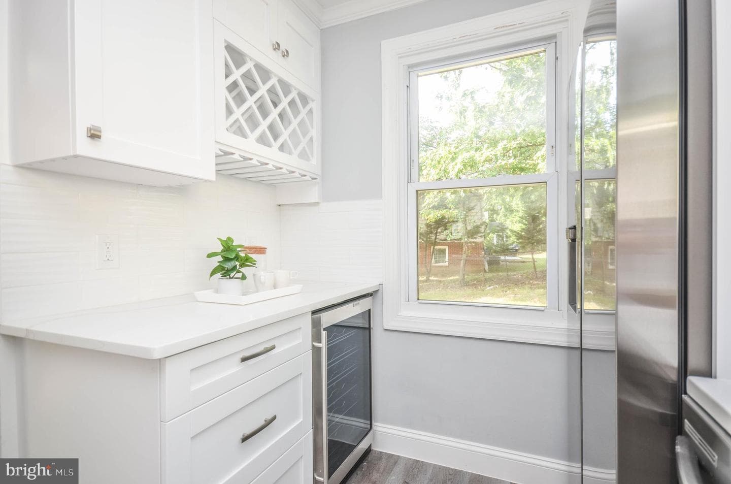 7009 Adelphi Road photo 9