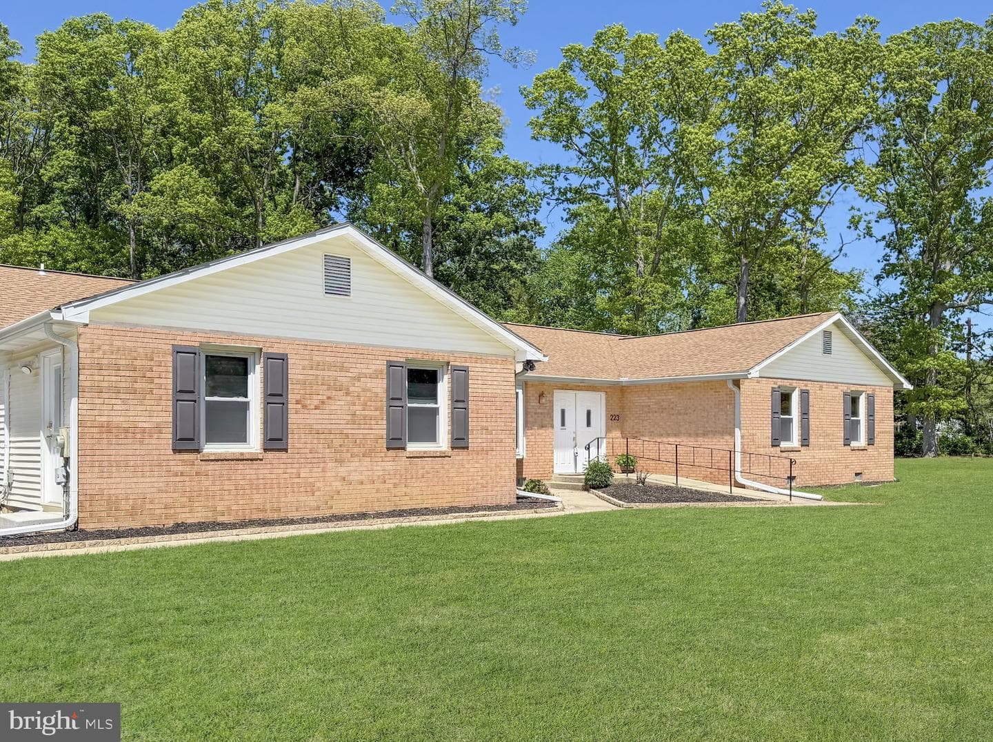223 Manning Road E photo 2
