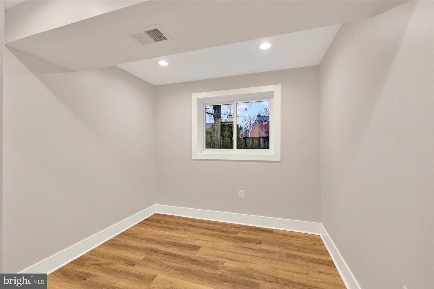 9603 Beachwood Avenue photo 23