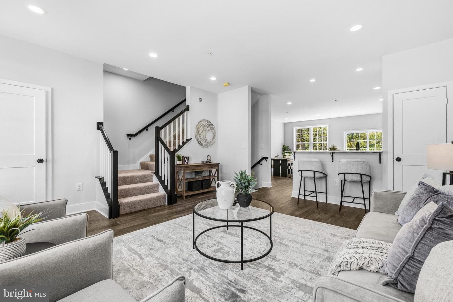 4923 Devitt Place photo 5