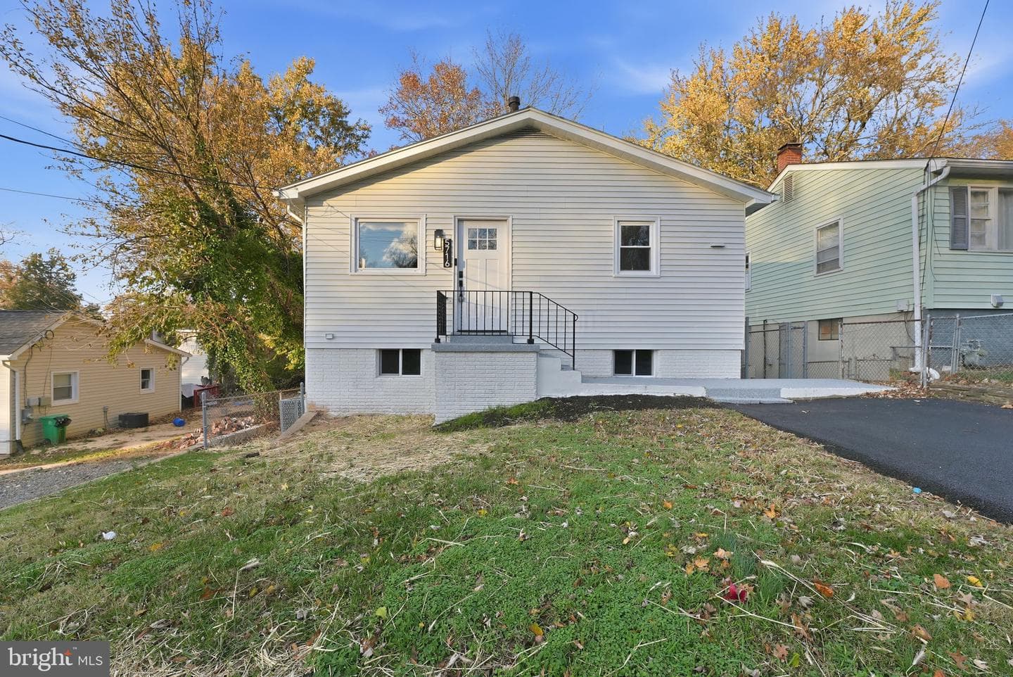 5716 Somerset Road photo 3