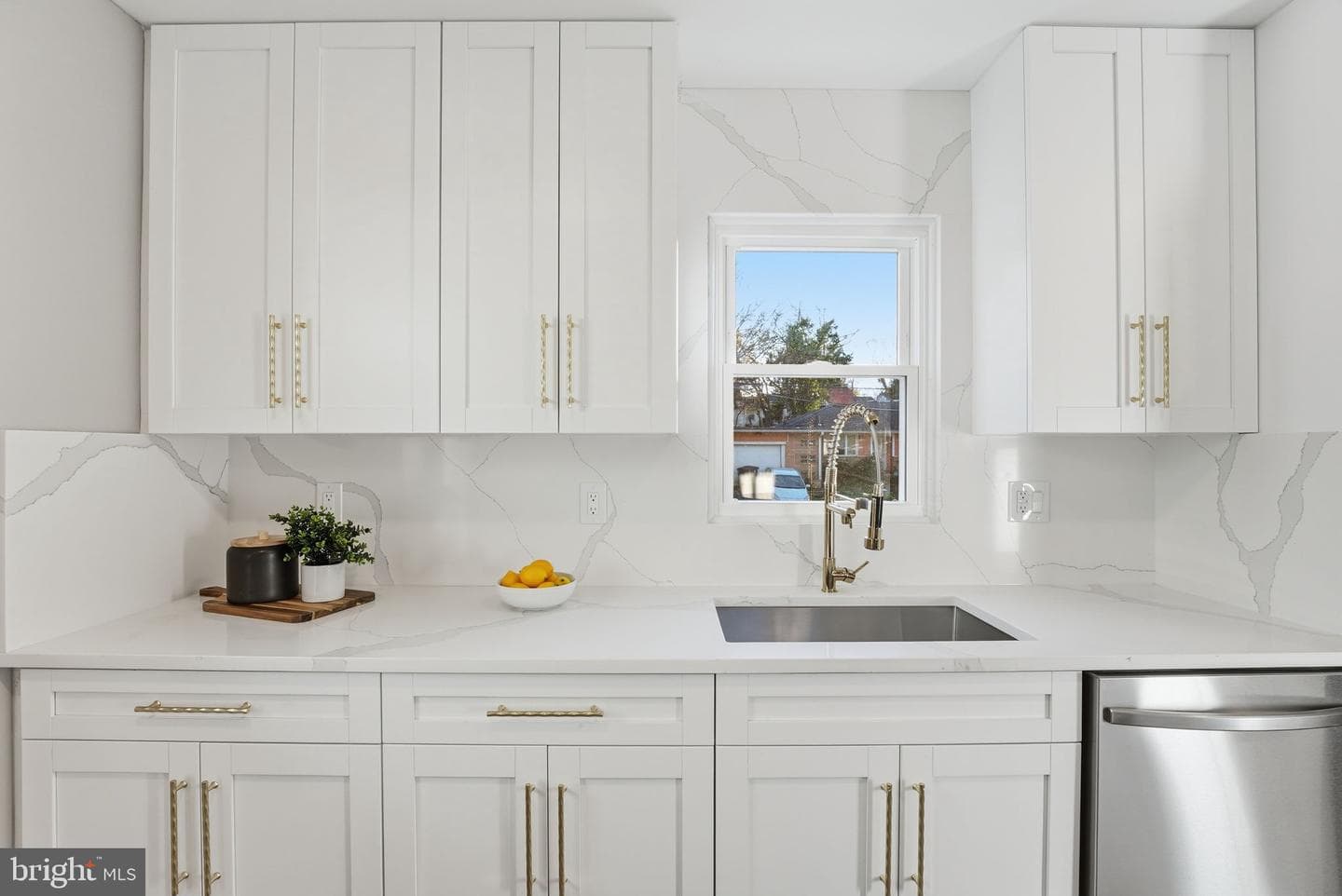 5716 Somerset Road photo 6